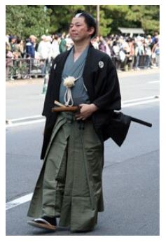 Kimono kuro montsuki hombre alto status social